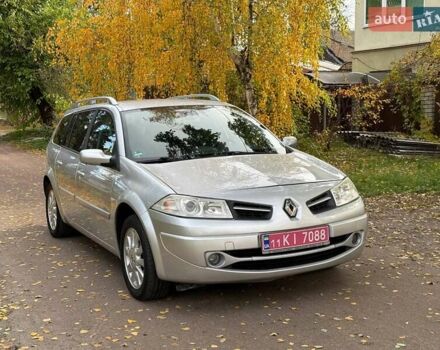 Рено Меган 2009 в Киеве на Automoto.ua Серый Рено Меган, объемом двигателя 1.6 л и пробегом 186 тыс. км за 5800 $, фото 1 на Automoto.ua