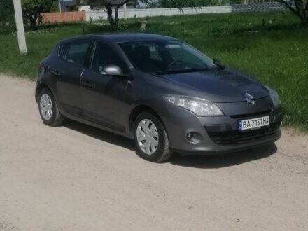 Рено Меган 2009 в Кропивницком (Кировограде) на Automoto.ua Серый Рено Меган, объемом двигателя 1.5 л и пробегом 203 тыс. км за 6999 $, фото 1 на Automoto.ua