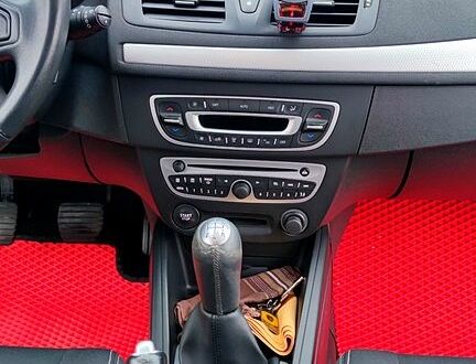 Сірий Рено Меган, об'ємом двигуна 1.5 л та пробігом 337 тис. км за 5600 $, фото 1 на Automoto.ua