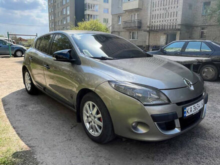 Рено Меган 2009 в Сумах на Automoto.ua Серый Рено Меган, объемом двигателя 1.6 л и пробегом 170 тыс. км за 7150 $, фото 1 на Automoto.ua