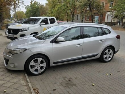 Рено Меган 2009 в Славянске на Automoto.ua Серый Рено Меган, объемом двигателя 1 л и пробегом 200 тыс. км за 7300 $, фото 1 на Automoto.ua