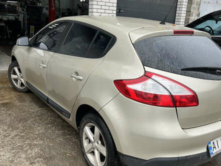 Рено Меган 2010 в Киеве на Automoto.ua Серый Рено Меган, объемом двигателя 1.6 л и пробегом 215 тыс. км за 6800 $, фото 1 на Automoto.ua