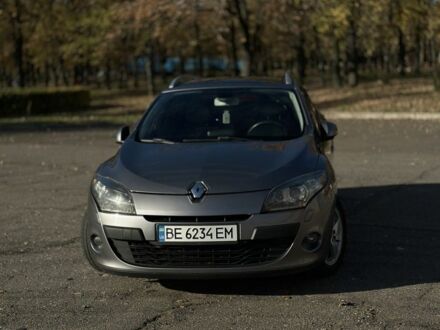 Рено Меган 2010 в Николаеве на Automoto.ua Серый Рено Меган, объемом двигателя 1.46 л и пробегом 270 тыс. км за 7750 $, фото 1 на Automoto.ua