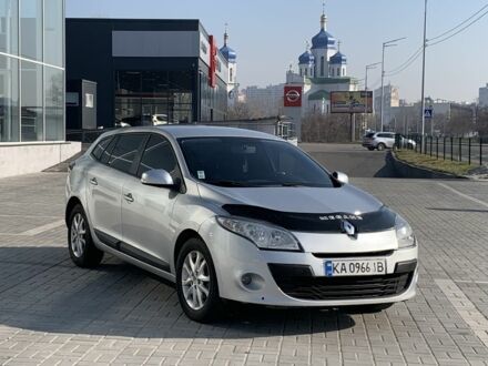 Рено Меган 2010 у Києві на Automoto.ua Сірий Рено Меган, об'ємом двигуна 1.5 л та пробігом 288 тис. км за 5900 $, фото 1 на Automoto.ua