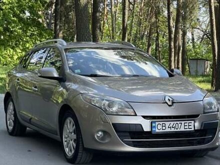 Рено Меган 2010 в Чернигове на Automoto.ua Серый Рено Меган, объемом двигателя 2 л и пробегом 246 тыс. км за 8300 $, фото 1 на Automoto.ua