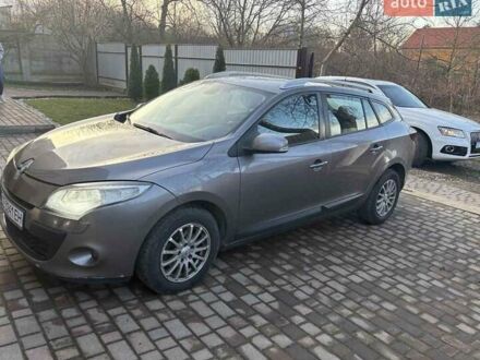 Рено Меган 2010 в Черновцах на Automoto.ua Серый Рено Меган, объемом двигателя 1.46 л и пробегом 385 тыс. км за 5900 $, фото 1 на Automoto.ua