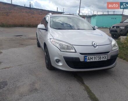 Рено Меган 2010 в Житомире на Automoto.ua Серый Рено Меган, объемом двигателя 1.5 л и пробегом 230 тыс. км за 7440 $, фото 1 на Automoto.ua