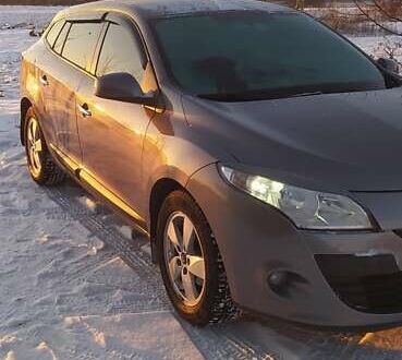 Рено Меган 2010 в Хороле на Automoto.ua Серый Рено Меган, объемом двигателя 1.46 л и пробегом 280 тыс. км за 6599 $, фото 1 на Automoto.ua