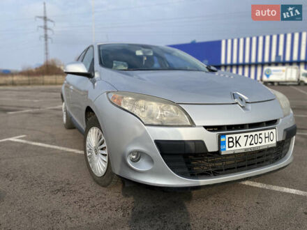 Рено Меган 2010 в Ровно на Automoto.ua Серый Рено Меган, объемом двигателя 1.46 л и пробегом 286 тыс. км за 6650 $, фото 1 на Automoto.ua