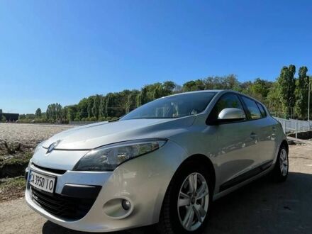 Рено Меган 2010 у Черкасах на Automoto.ua Сірий Рено Меган, об'ємом двигуна 2 л та пробігом 193 тис. км за 7000 $, фото 1 на Automoto.ua