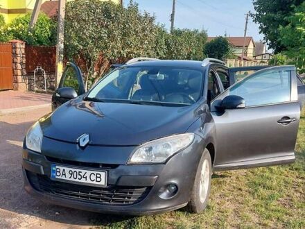 Рено Меган 2010 в Новомиргороде на Automoto.ua Серый Рено Меган, объемом двигателя 1.5 л и пробегом 273 тыс. км за 6700 $, фото 1 на Automoto.ua