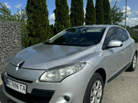 Рено Меган 2010 в Самборе на Automoto.ua Серый Рено Меган, объемом двигателя 1.46 л и пробегом 230 тыс. км за 6400 $, фото 1 на Automoto.ua