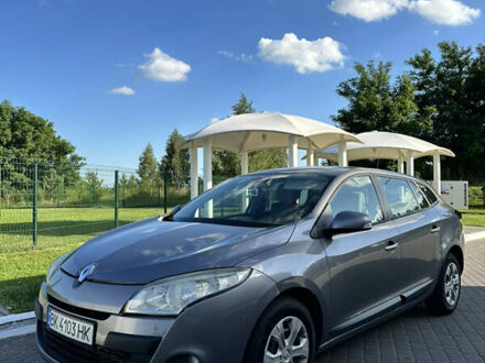 Рено Меган 2010 в Ровно на Automoto.ua Серый Рено Меган, объемом двигателя 1.46 л и пробегом 296 тыс. км за 6700 $, фото 1 на Automoto.ua
