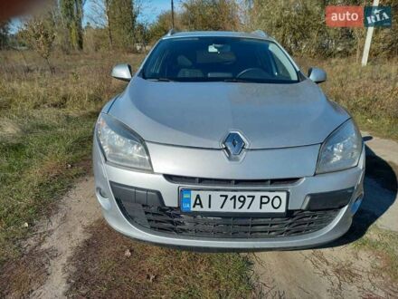 Рено Меган 2010 у Києві на Automoto.ua Сірий Рено Меган, об'ємом двигуна 1.46 л та пробігом 320 тис. км за 6100 $, фото 1 на Automoto.ua