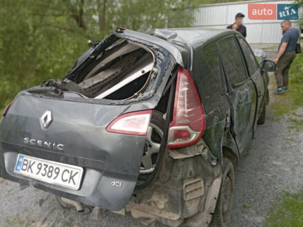 Рено Меган 2010 у Житомирі на Automoto.ua Сірий Рено Меган, об'ємом двигуна 1.46 л та пробігом 226 тис. км за 1750 $, фото 1 на Automoto.ua