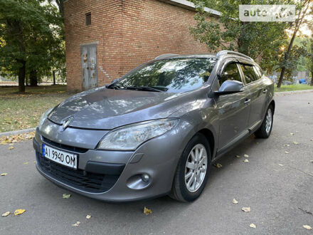 Рено Меган 2010 в Кривом Роге на Automoto.ua Серый Рено Меган, объемом двигателя 1.46 л и пробегом 363 тыс. км за 7150 $, фото 1 на Automoto.ua