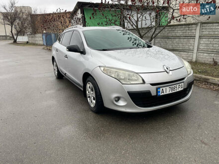 Рено Меган 2010 в Василькове на Automoto.ua Серый Рено Меган, объемом двигателя 1.46 л и пробегом 321 тыс. км за 6700 $, фото 1 на Automoto.ua