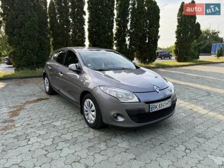 Рено Меган 2010 в Дубно на Automoto.ua Серый Рено Меган, объемом двигателя 1.46 л и пробегом 268 тыс. км за 6650 $, фото 1 на Automoto.ua