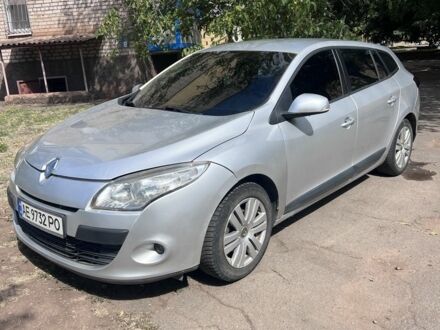 Рено Меган 2010 в Кривом Роге на Automoto.ua Серый Рено Меган, объемом двигателя 1.5 л и пробегом 215 тыс. км за 285600 $, фото 1 на Automoto.ua