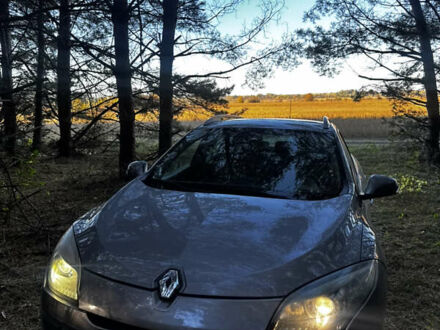 Рено Меган 2010 в Львове на Automoto.ua Серый Рено Меган, объемом двигателя 1.5 л и пробегом 277 тыс. км за 6600 $, фото 1 на Automoto.ua