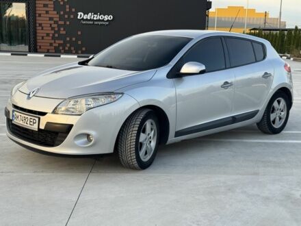 Рено Меган 2010 в Житомире на Automoto.ua Серый Рено Меган, объемом двигателя 1.5 л и пробегом 305 тыс. км за 6600 $, фото 1 на Automoto.ua
