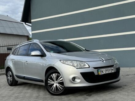 Рено Меган 2010 у Изяслве на Automoto.ua Сірий Рено Меган, об'ємом двигуна 1.5 л та пробігом 214 тис. км за 5950 $, фото 1 на Automoto.ua