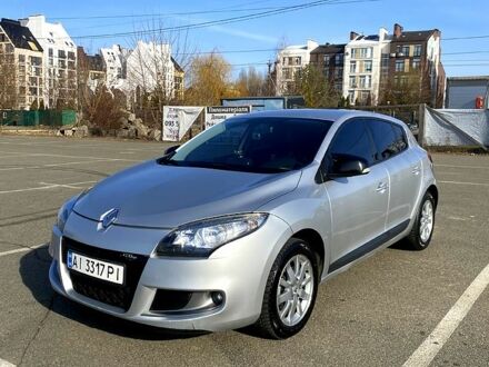 Рено Меган 2011 в Киеве на Automoto.ua Серый Рено Меган, объемом двигателя 1.5 л и пробегом 214 тыс. км за 7300 $, фото 1 на Automoto.ua