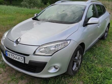 Рено Меган 2011 в Люботине на Automoto.ua Серый Рено Меган, объемом двигателя 1.46 л и пробегом 269 тыс. км за 7100 $, фото 1 на Automoto.ua