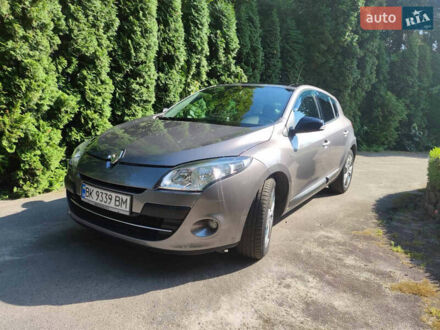 Рено Меган 2011 в Дубровице на Automoto.ua Серый Рено Меган, объемом двигателя 1.5 л и пробегом 258 тыс. км за 8100 $, фото 1 на Automoto.ua
