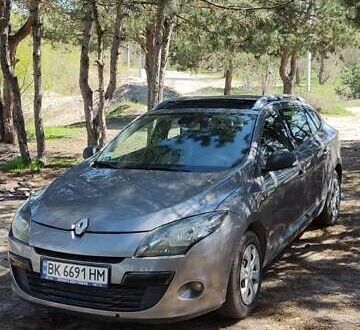 Рено Меган 2011 в Днепре (Днепропетровске) на Automoto.ua Серый Рено Меган, объемом двигателя 1.5 л и пробегом 221 тыс. км за 7500 $, фото 1 на Automoto.ua