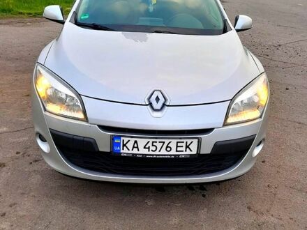 Рено Меган 2011 у Яготине на Automoto.ua Сірий Рено Меган, об'ємом двигуна 1.5 л та пробігом 270 тис. км за 7300 $, фото 1 на Automoto.ua