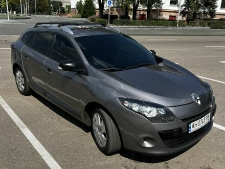 Рено Меган 2011 в Александровке на Automoto.ua Серый Рено Меган, объемом двигателя 1.5 л и пробегом 150 тыс. км за 7200 $, фото 1 на Automoto.ua
