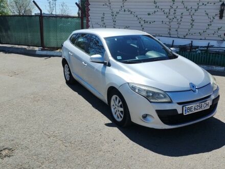 Рено Меган 2011 у Миколаєві на Automoto.ua Сірий Рено Меган, об'ємом двигуна 1.5 л та пробігом 350 тис. км за 6800 $, фото 1 на Automoto.ua