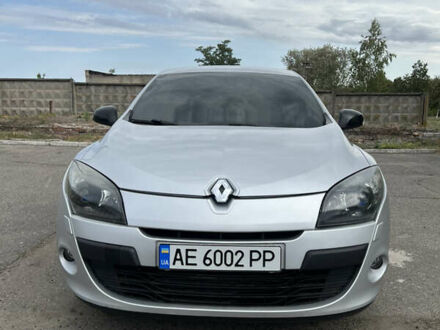 Рено Меган 2011 у Дніпро (Дніпропетровську) на Automoto.ua Сірий Рено Меган, об'ємом двигуна 1.5 л та пробігом 258 тис. км за 7400 $, фото 1 на Automoto.ua