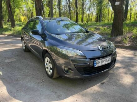 Рено Меган 2011 в Кривом Роге на Automoto.ua Серый Рено Меган, объемом двигателя 1.5 л и пробегом 236 тыс. км за 7800 $, фото 1 на Automoto.ua