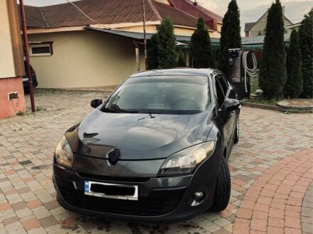Рено Меган 2011 в Чопе на Automoto.ua Серый Рено Меган, объемом двигателя 1.5 л и пробегом 360 тыс. км за 6100 $, фото 1 на Automoto.ua
