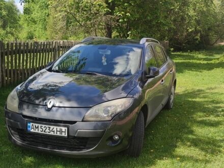 Рено Меган 2011 в Житомире на Automoto.ua Серый Рено Меган, объемом двигателя 1.5 л и пробегом 372 тыс. км за 6522 $, фото 1 на Automoto.ua