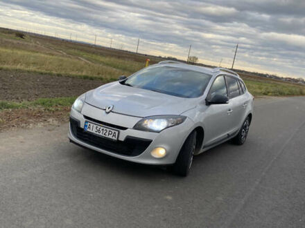 Рено Меган 2011 в Ивано-Франковске на Automoto.ua Серый Рено Меган, объемом двигателя 1.5 л и пробегом 200 тыс. км за 4999 $, фото 1 на Automoto.ua