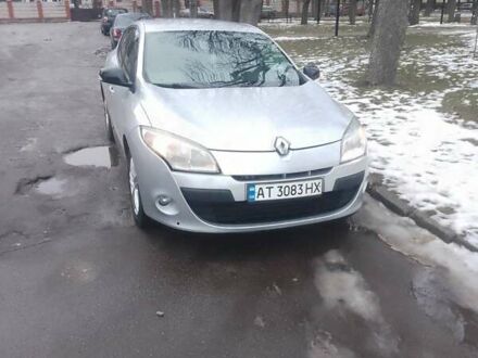 Рено Меган 2011 у Сумах на Automoto.ua Сірий Рено Меган, об'ємом двигуна 1.46 л та пробігом 291 тис. км за 6200 $, фото 1 на Automoto.ua