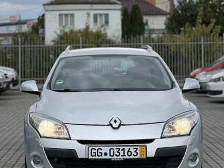 Рено Меган 2011 в Староконстантинов на Automoto.ua Серый Рено Меган, объемом двигателя 1.6 л и пробегом 150 тыс. км за 7500 $, фото 1 на Automoto.ua