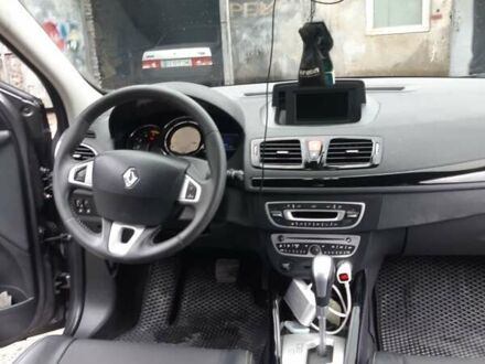 Рено Меган 2011 в Новой Ушице на Automoto.ua Серый Рено Меган, объемом двигателя 1.46 л и пробегом 300 тыс. км за 7499 $, фото 1 на Automoto.ua