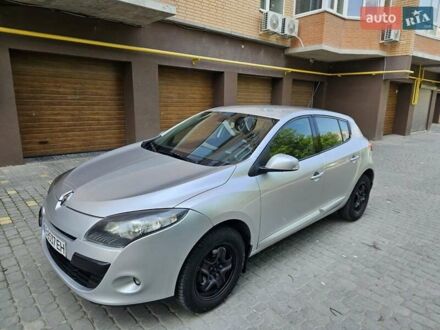 Рено Меган 2011 в Виннице на Automoto.ua Серый Рено Меган, объемом двигателя 1.5 л и пробегом 288 тыс. км за 5600 $, фото 1 на Automoto.ua