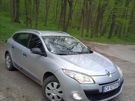 Рено Меган 2011 в Каменке на Automoto.ua Серый Рено Меган, объемом двигателя 1.46 л и пробегом 255 тыс. км за 6800 $, фото 1 на Automoto.ua