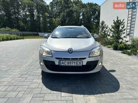 Рено Меган 2011 в Луцке на Automoto.ua Серый Рено Меган, объемом двигателя 1.46 л и пробегом 240 тыс. км за 6599 $, фото 1 на Automoto.ua