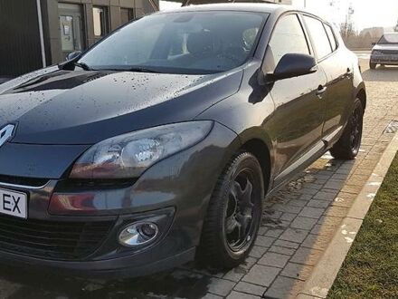 Рено Меган 2012 у Ужгороді на Automoto.ua Сірий Рено Меган, об'ємом двигуна 1.5 л та пробігом 178 тис. км за 5999 $, фото 1 на Automoto.ua