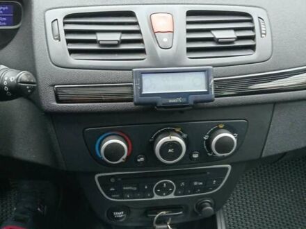 Рено Меган 2012 в Калиновке на Automoto.ua Серый Рено Меган, объемом двигателя 1.46 л и пробегом 234 тыс. км за 7600 $, фото 1 на Automoto.ua