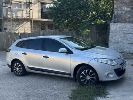Рено Меган 2012 в Кривом Роге на Automoto.ua Серый Рено Меган, объемом двигателя 1.5 л и пробегом 219 тыс. км за 6500 $, фото 1 на Automoto.ua