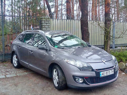 Рено Меган 2012 в Новомосковске на Automoto.ua Серый Рено Меган, объемом двигателя 1.46 л и пробегом 261 тыс. км за 7300 $, фото 1 на Automoto.ua
