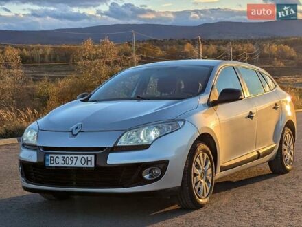 Рено Меган 2012 у Дрогобичі на Automoto.ua Сірий Рено Меган, об'ємом двигуна 1.5 л та пробігом 224 тис. км за 6995 $, фото 1 на Automoto.ua