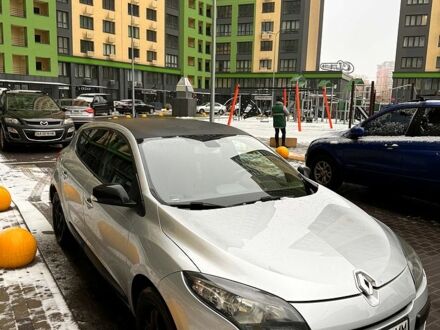 Рено Меган 2012 в Киеве на Automoto.ua Серый Рено Меган, объемом двигателя 1.5 л и пробегом 275 тыс. км за 6599 $, фото 1 на Automoto.ua